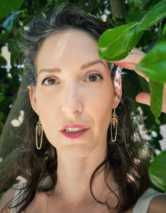 האלה: חיבור לעוצמה הנקבית ולתבונת המחזוריות לצמיחה רוחנית